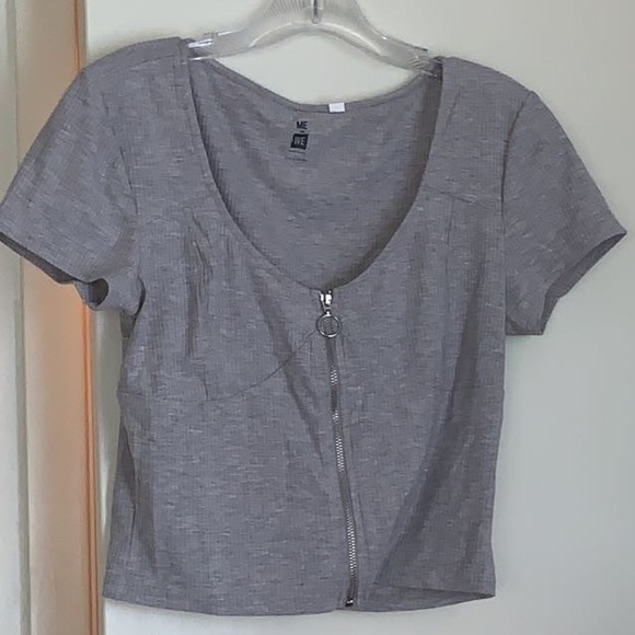 🌸2 for $12 NWOT Grey zip up shirt - Picture 3 of 4